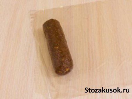 Сладкая колбаска СССР родом из детства из печенья и сгущенки